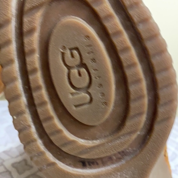 Ugg Sandra Boots. Size 9 - Picture 9 of 11